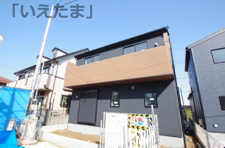 【外観】 | 【仲介手数料無料！！】日野市三沢　新築戸建て（全9棟）1号棟　5480万円 | 令和７年１２月１日撮影　建築中　1号棟