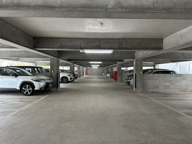 ディオフェルティ学園都市ドルミハイツ垂水ⅢC棟の駐車場