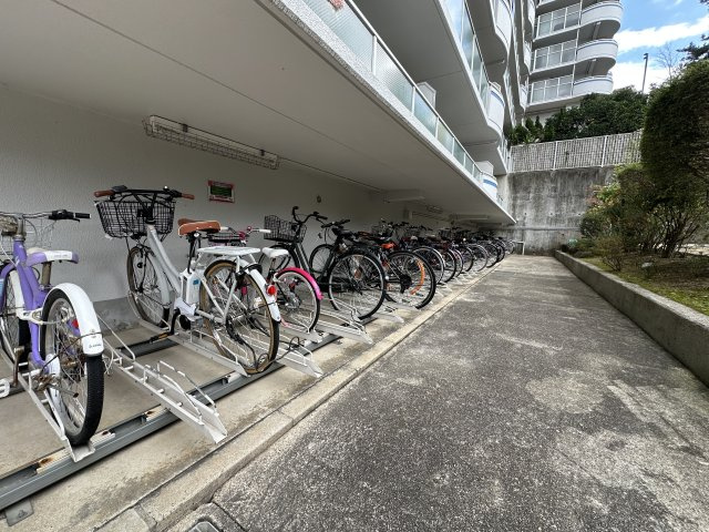ディオフェルティ学園都市ドルミハイツ垂水ⅢC棟の駐輪場