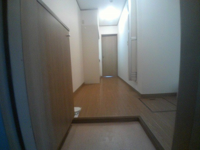 クローバー富士6号館の玄関