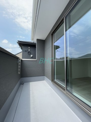 【バルコニー】 | 千町2丁目　分譲6区画3号棟 | 朝の澄んだ空気や、夕方に吹く清々しい風を感じられるバルコニー。