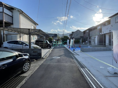 【前面道路含む現地写真】 | 千町2丁目　分譲6区画3号棟