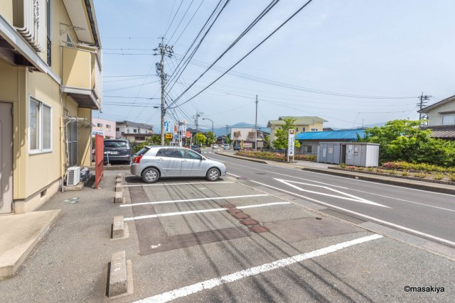 スクエアーハウスの駐車場