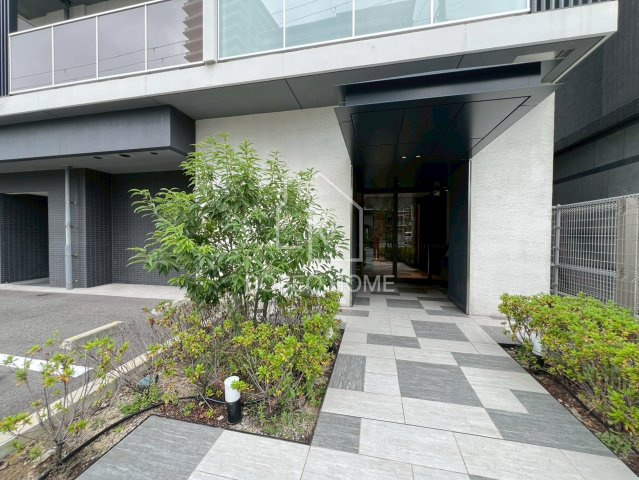 アジュールコート福島のエントランス