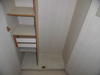 【収納】 | ビジネス新大阪 | 大きな収納スペースですのでたくさん収納できますね