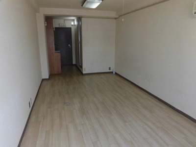 【居間・リビング】 | ビジネス新大阪 | 広々としたお部屋です