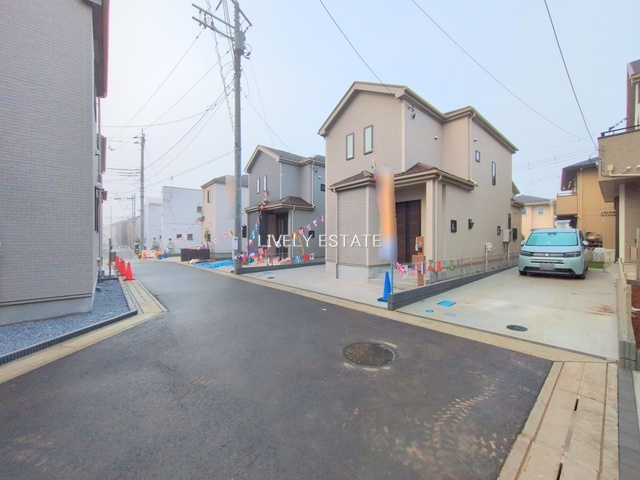 草加市長栄1丁目 新築分譲住宅 全9棟 D号棟の前面道路含む現地写真