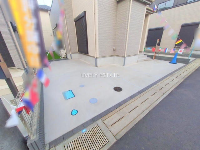 草加市長栄1丁目 新築分譲住宅 全9棟 D号棟の駐車場