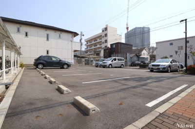 【駐車場】 | The Sevens' | 駐車場があるので、車を買う予定の方も安心です