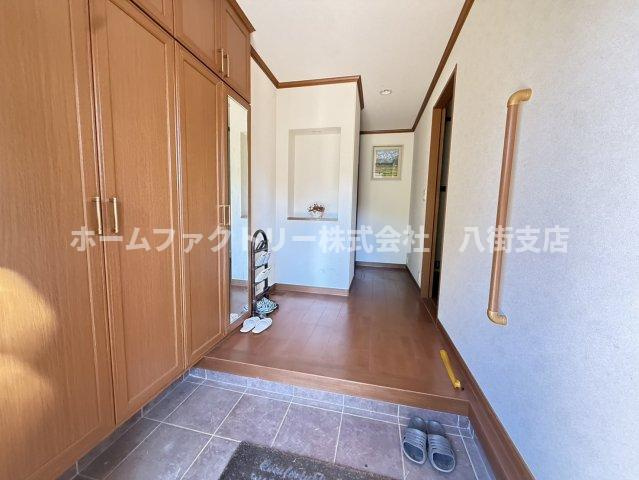 八街市吉倉　中古戸建の玄関|軽量鉄骨造　エコキュート・給湯器2025年12月交換済
太陽光発電システム約6.2kw