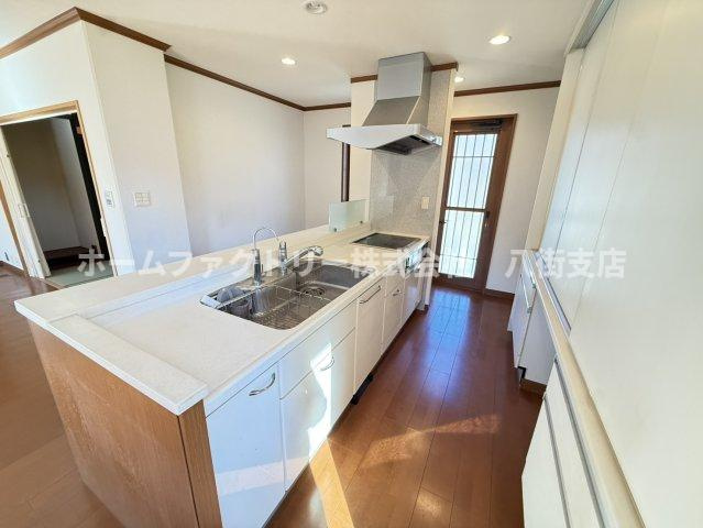 八街市吉倉　中古戸建のキッチン|軽量鉄骨造　エコキュート・給湯器2025年12月交換済
太陽光発電システム約6.2kw