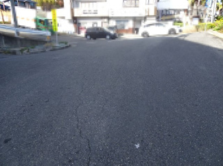 【前面道路含む現地写真】 | 川西市平野2丁目　店舗付き中古一戸建て