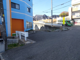 【前面道路含む現地写真】 | 川西市平野2丁目　店舗付き中古一戸建て