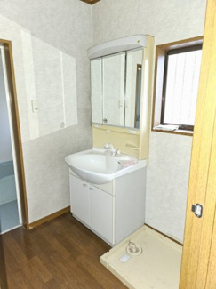 【独立洗面台】 | 角地でスーパーにも近いお家 | 洗面所です