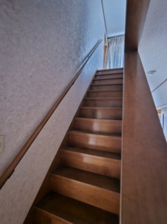 【その他】 | 角地でスーパーにも近いお家 | 階段です