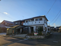 角地でスーパーにも近いお家の画像