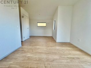 寝室…リラックスできるプライベート空間で、快適な睡眠をサポート。個人の好みに合わせたインテリアや寝具で心地良さを追求。プライベートな時間を過ごし、リフレッシュする場所におすすめです。