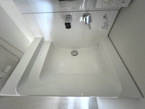 青梅市今井1丁目　新築戸建全1棟のキッチン|暮らしを快適に変えるシャワー付洗面台
