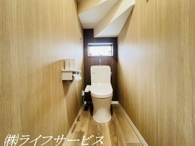 【トイレ】 | 塚本４丁目中古戸建 | １階温水洗浄便座付トイレ