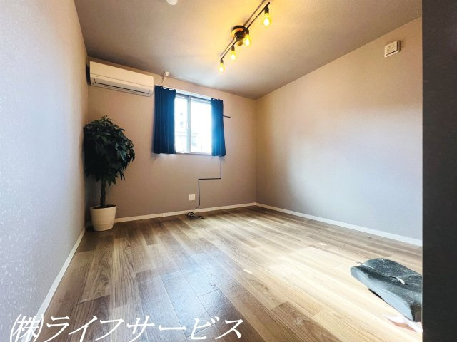 【洋室】 | 塚本４丁目中古戸建 | ３階洋室6.7帖/クローゼット有