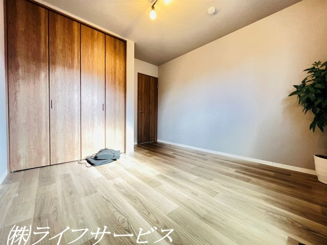 【洋室】 | 塚本４丁目中古戸建 | ３階洋室6.7帖/クローゼット有