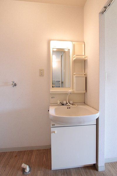 ニュータブチハイツAの洗面所|洗髪洗面台＋洗濯機置場　※別部屋同間取り写真につき若干相違有