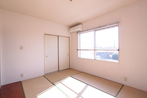 ニュータブチハイツAの和室|各和室に1間押入れ付き　※別部屋同間取り写真につき若干相違有