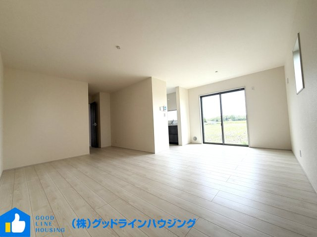 リーブルガーデン多井田3期　2号棟の居間・リビング|明るく解放感のあるLDK