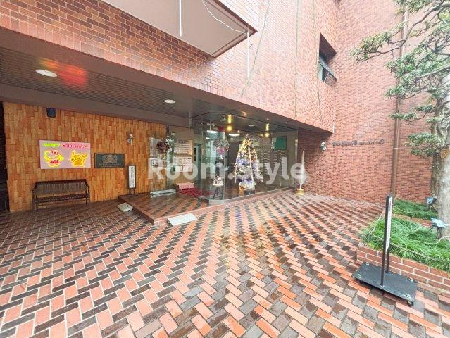 ライオンズマンション神楽坂第3のエントランス|空室のためご都合に合わせてご内覧できます
お問合せはお電話でもお受付しております。
03-6450-5211