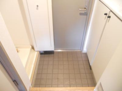 アクシルコート京都二条EASTの玄関