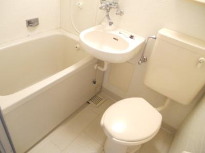 アクシルコート京都二条EASTの洗面所|ユニットバス