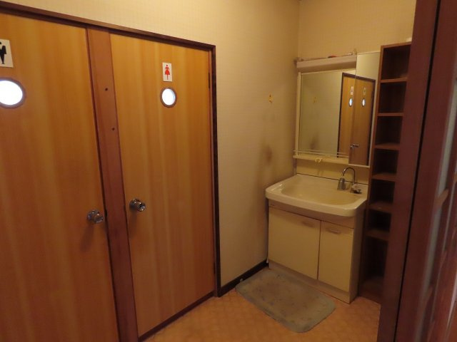 波田　売中古住宅の独立洗面台