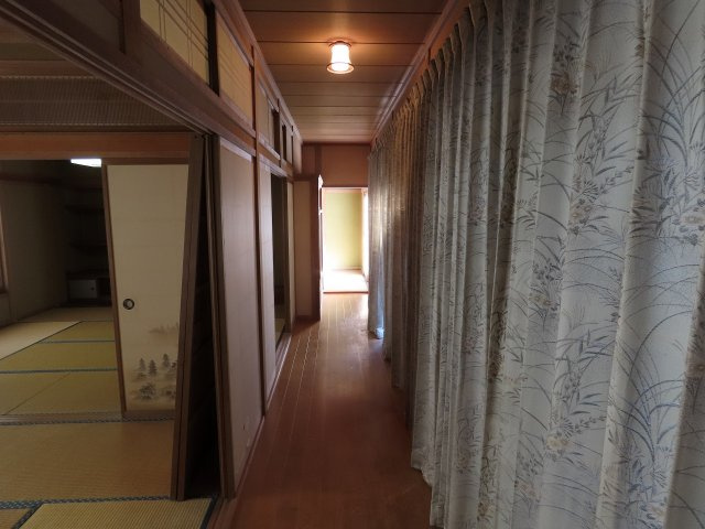 波田　売中古住宅の玄関