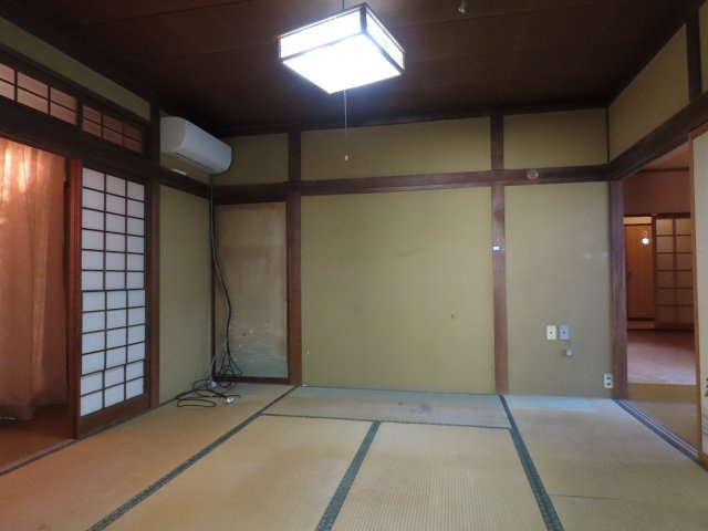 波田　売中古住宅の和室