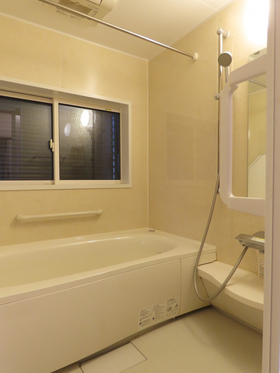 波田　売中古住宅の浴室