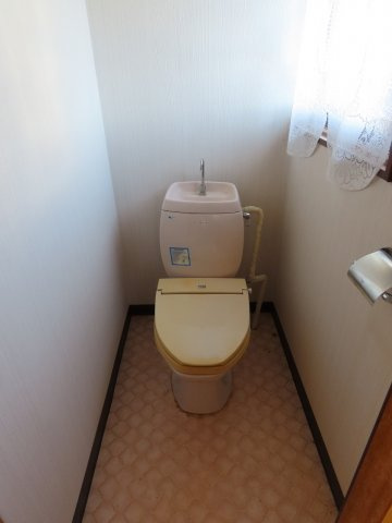 波田　売中古住宅のトイレ