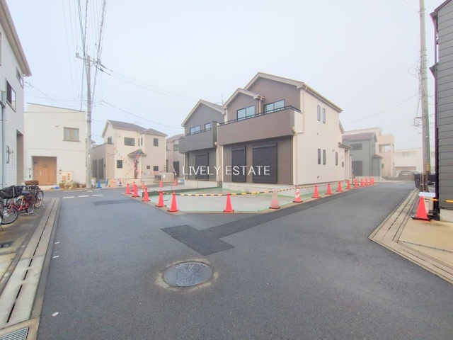 草加市長栄1丁目 新築分譲住宅 全9棟 I号棟の前面道路含む現地写真