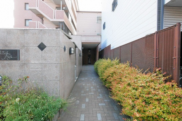 プレサンスフジのエントランス