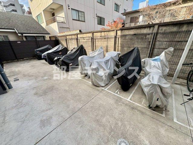 メイクス矢場町の駐車場
