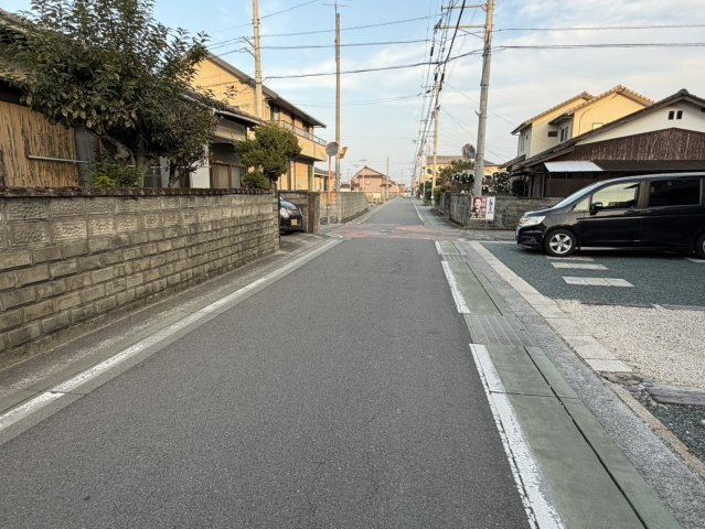 西条市大町884-4　売土地の前面道路含む現地写真