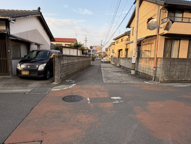 西条市大町884-4　売土地の前面道路含む現地写真