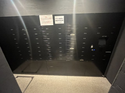 【エントランス】 | リビオ四谷 | 宅配BOX