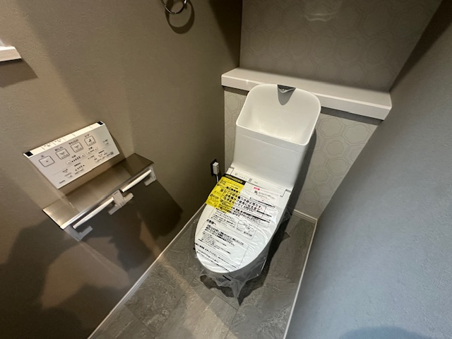 【間接照明のオシャレnaリビング】保土ケ谷区東川島町中古戸建リノベーションのトイレ|トイレも気になるポイント