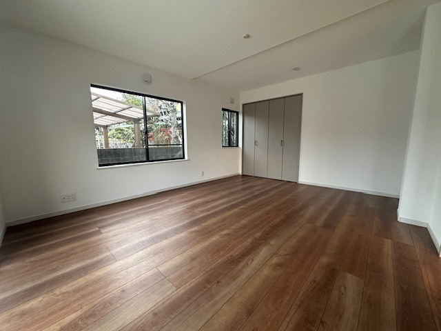 【間接照明のオシャレnaリビング】保土ケ谷区東川島町中古戸建リノベーションの洋室|落ち着いた色調の洋室です