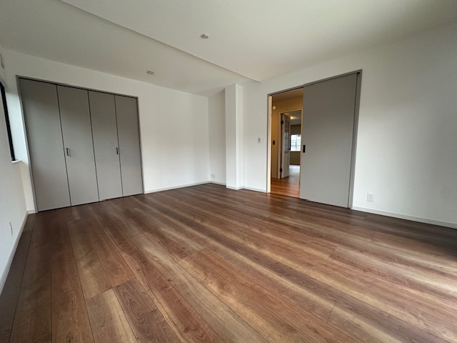 【間接照明のオシャレnaリビング】保土ケ谷区東川島町中古戸建リノベーションの洋室|きれいな洋室です