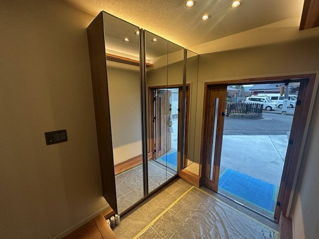 【間接照明のオシャレnaリビング】保土ケ谷区東川島町中古戸建リノベーションのエントランス