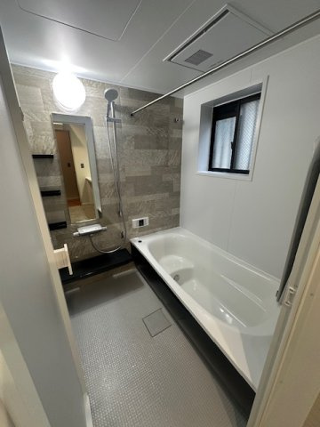 【間接照明のオシャレnaリビング】保土ケ谷区東川島町中古戸建リノベーションの浴室|お風呂です