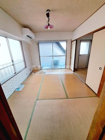新見ビルの和室