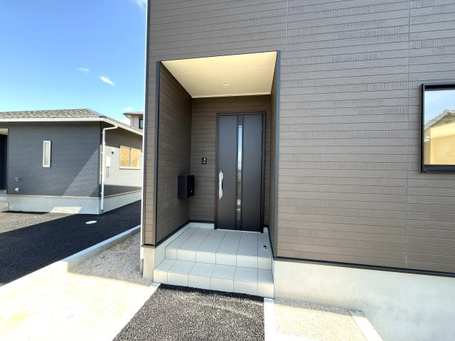 【エントランス】 | 藤山小学校に通える新築戸建　宇部市松崎町　第１－２号棟　クレイドルガーデン　アーネストワン | ダイヤルキー付きの郵便受け
