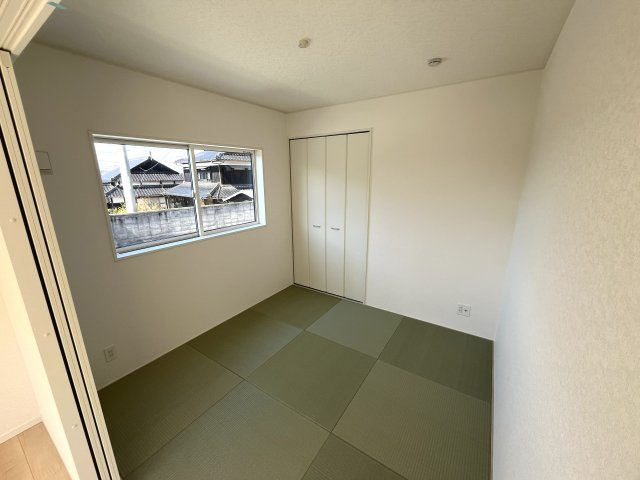 【和室】 | 藤山小学校に通える新築戸建　宇部市松崎町　第１－２号棟　クレイドルガーデン　アーネストワン | リビングにつながる和室は落ち着いた雰囲気を醸し出します